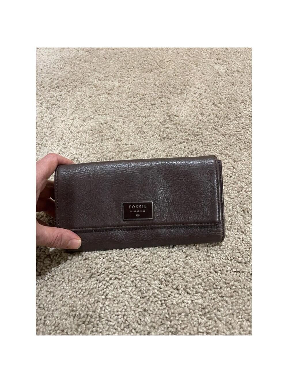 Women’s Brown Leather Fossil Trifold Wallet Multiple Compartments Zipped pocket